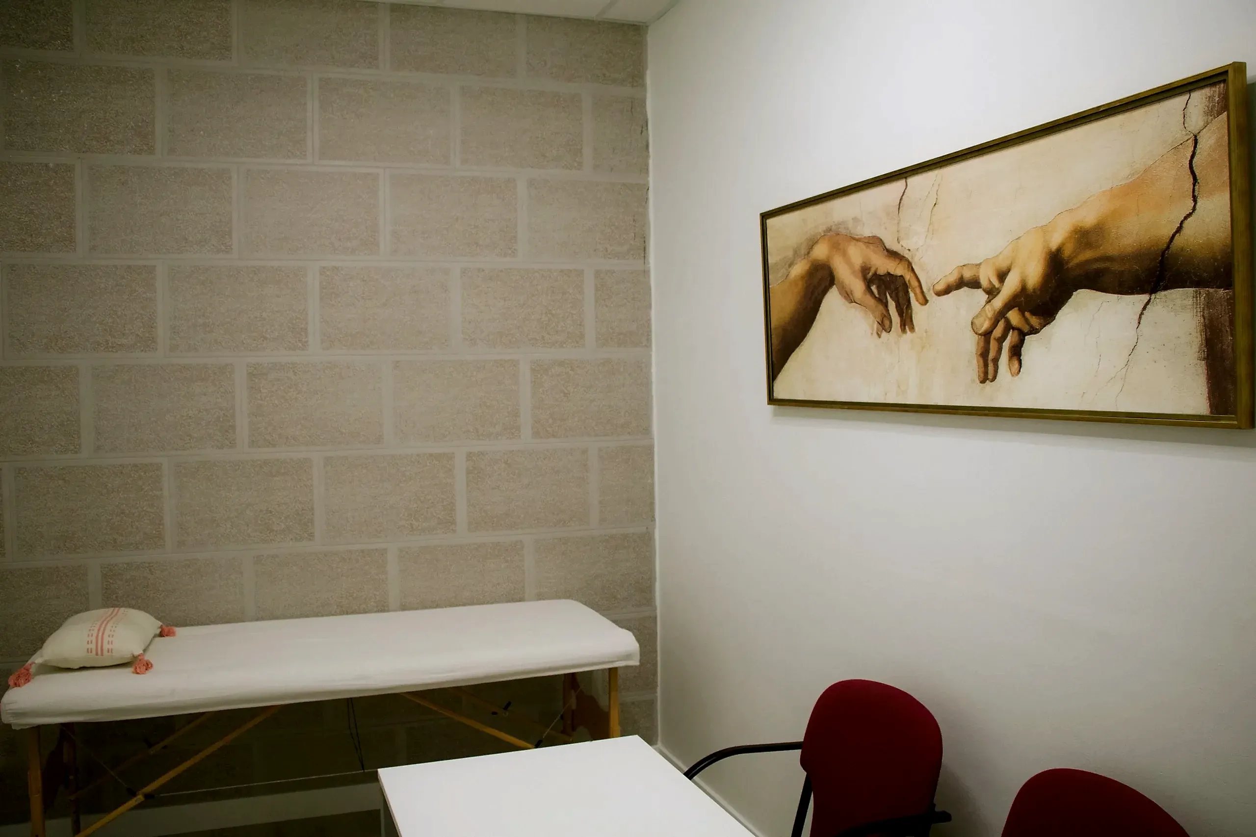 Sala de terapias con camilla